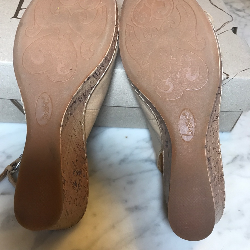 b.o.c. tan/gold open-toe wedge sandal - Picture 7 of 8